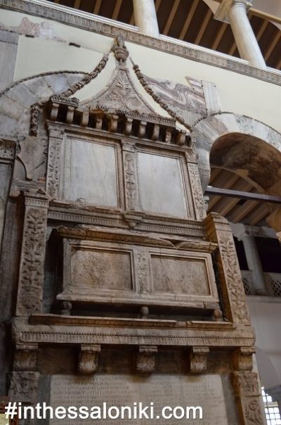 Ιερός Ναός Αγίου Δημητρίου Θεσσαλονίκη. Τα εξαιρετικής λεπτομέρειας και ομορφιάς κιονόκρανα του ναού εντυπωσιάζουν τους περισσότερους επισκέπτες! Τόσο τα υπέροχα ψηφιδωτά όσο και η υπόγεια Κρύπτη θα κάνουν σίγουρα την επίσκεψη σας μια μοναδική εμπειρία.