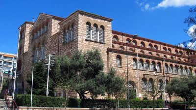 Ιερός Ναός Αγίου Δημητρίου Θεσσαλονίκη. Πρόσοψη του Ναού. Εξαιτίας και της περίφημης Κρύπτης που φιλοξενεί, ο Άγιος Δημήτριος θεωρείται από πολλούς ο σημαντικότερος Παλαιο-Χριστιανικός ναός της Θεσσαλονίκης.