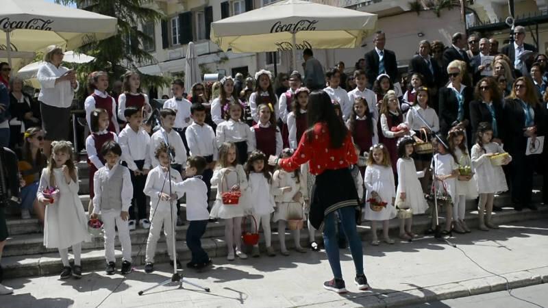 Κέρκυρα: Αναβίωσαν και φέτος τα "Καλάντα του Λαζάρου" (βίντεο ...